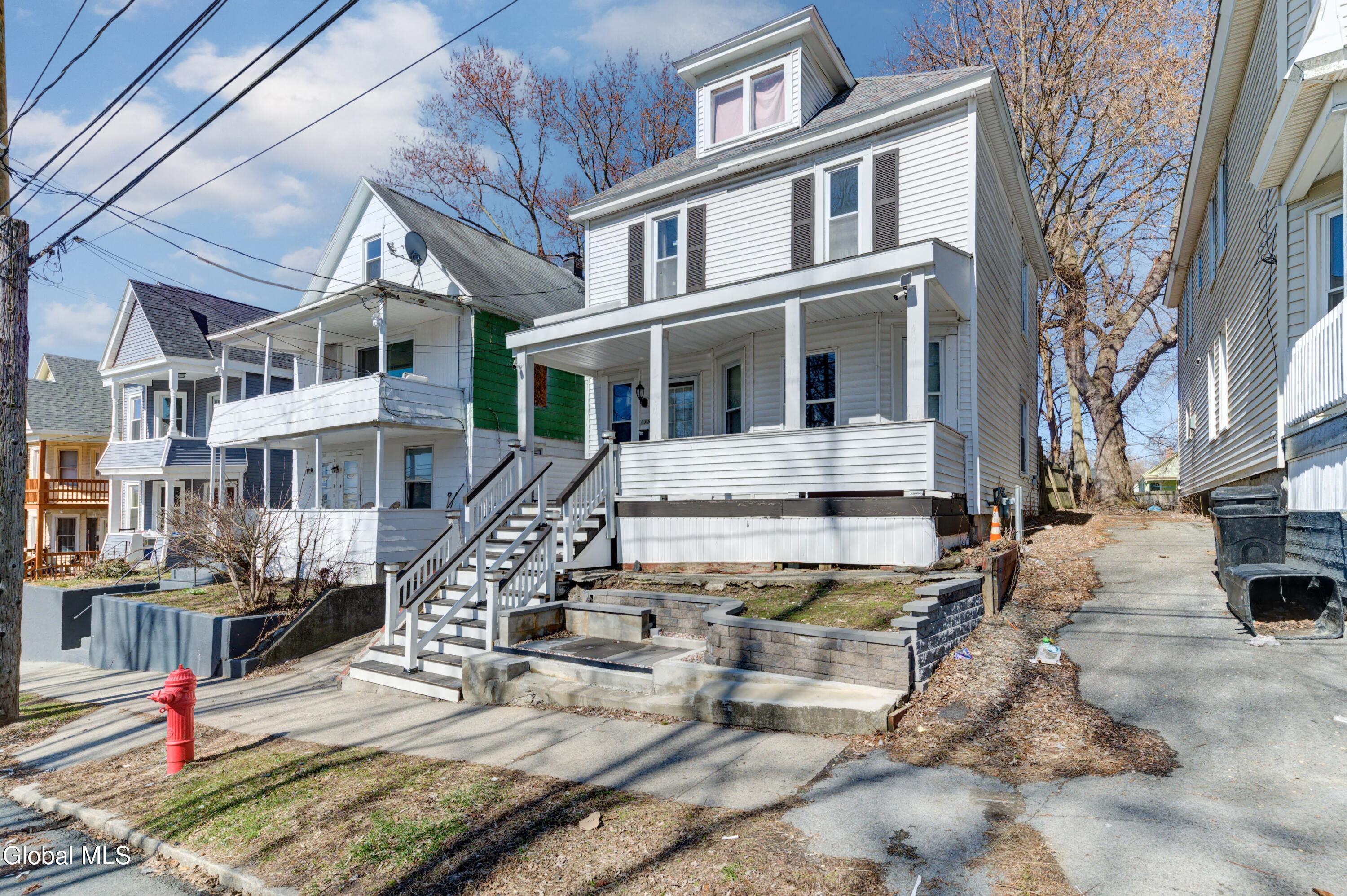215 Elm Street Schenectady, NY 12304 - Photo 3 of 34 251 Elm St-31