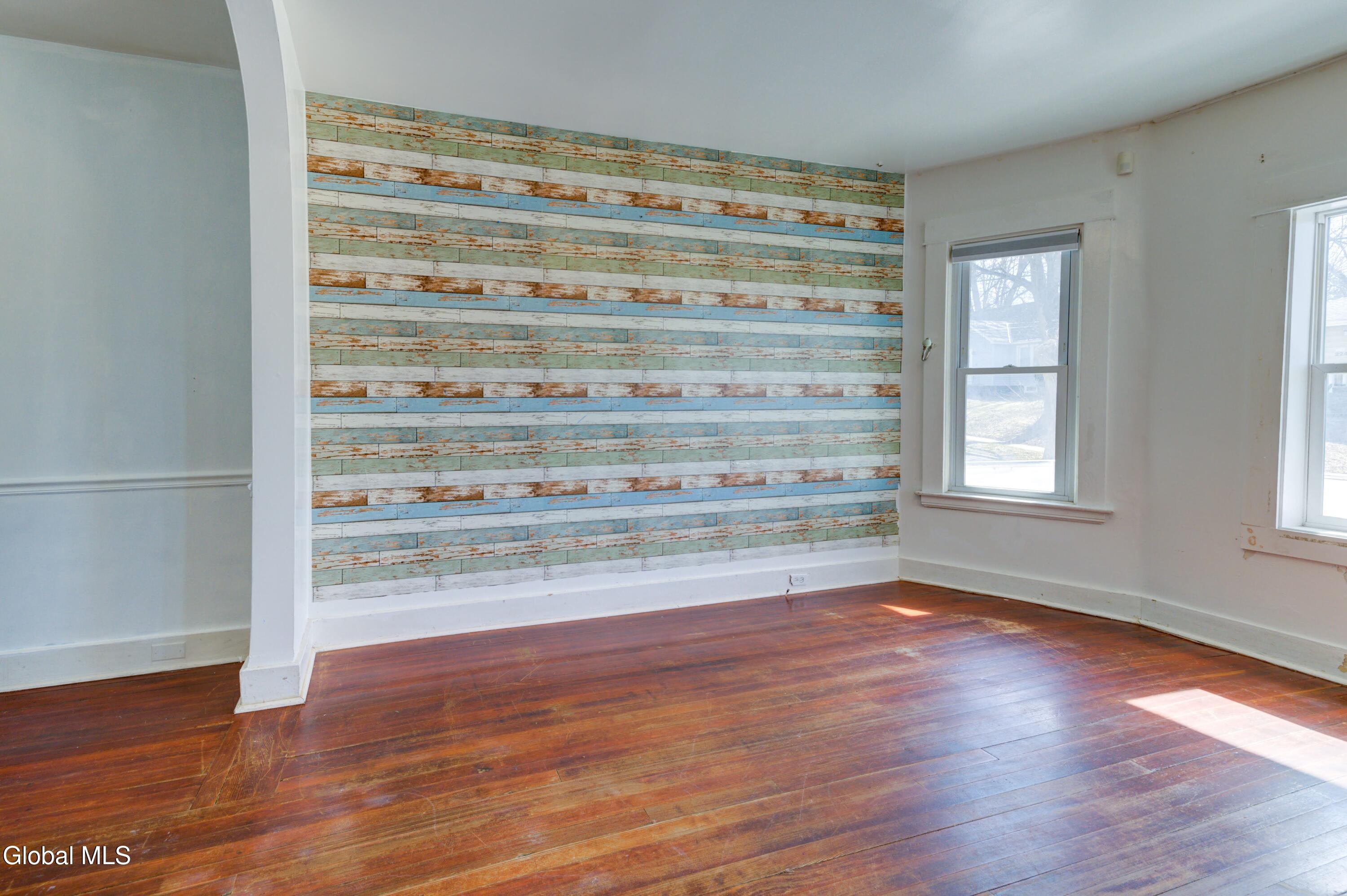 215 Elm Street Schenectady, NY 12304 - Photo 10 of 34 251 Elm St-7