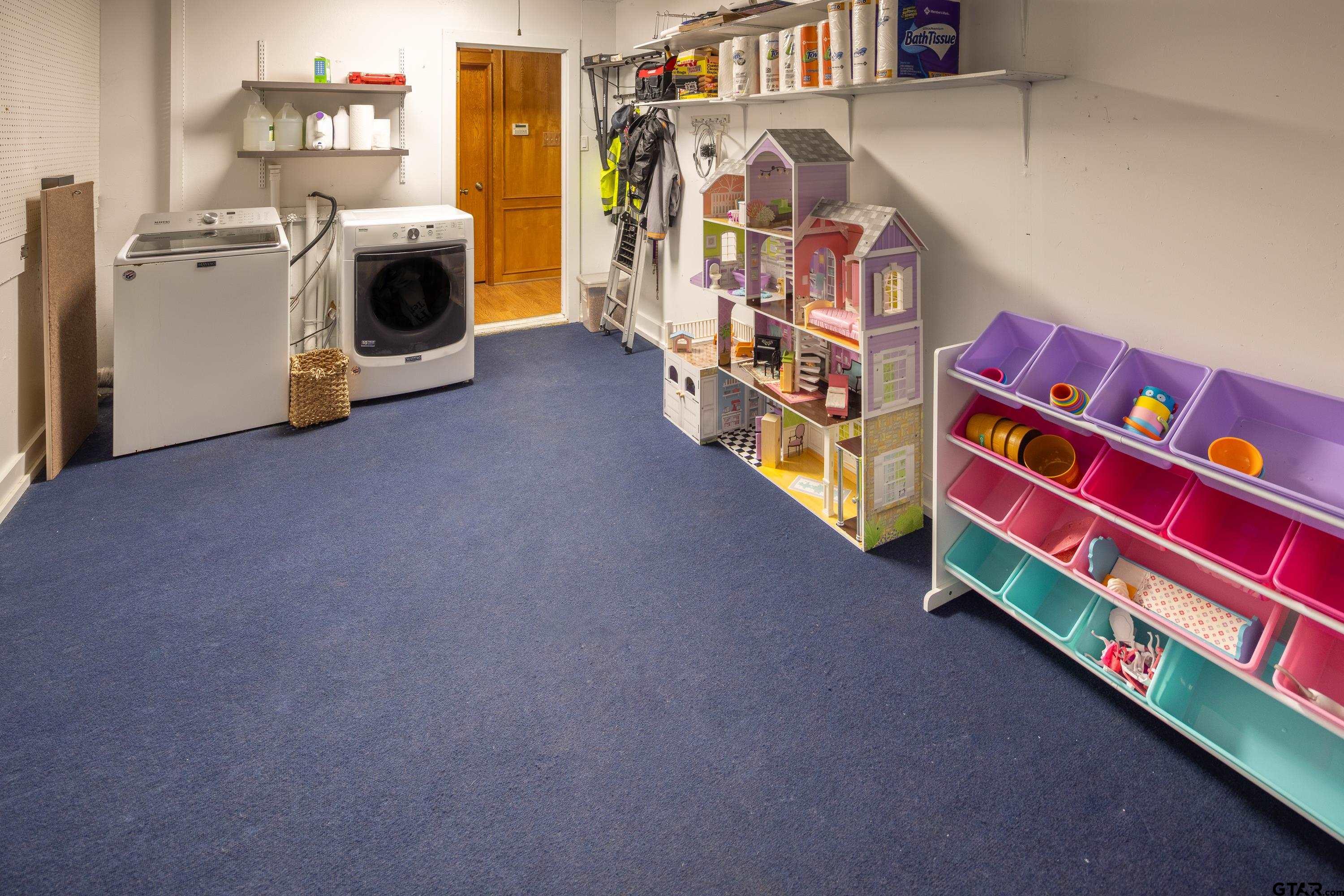 2900 West Azalea Drive Tyler, TX 75701 - Photo 26 of 37 a utility room with dryer and washer