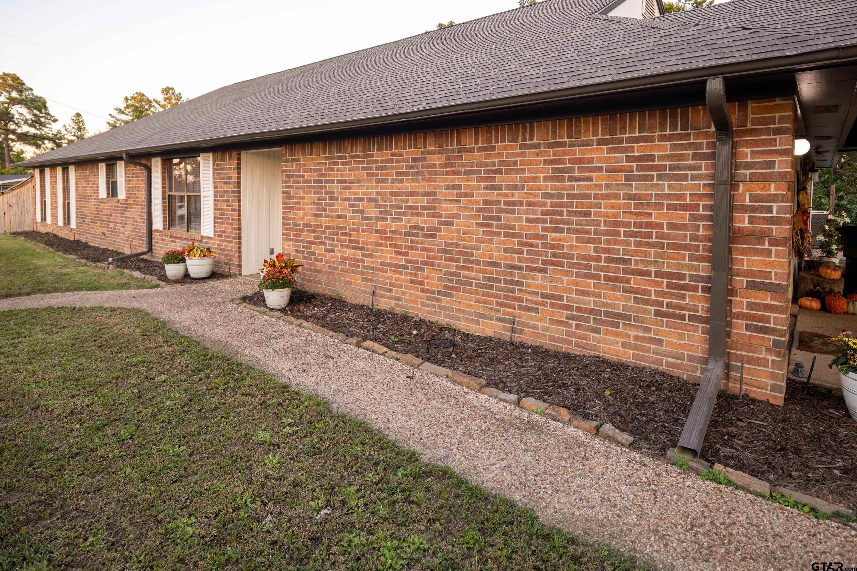 2900 West Azalea Drive Tyler, TX 75701 - Photo 37 of 37 a backyard of a house