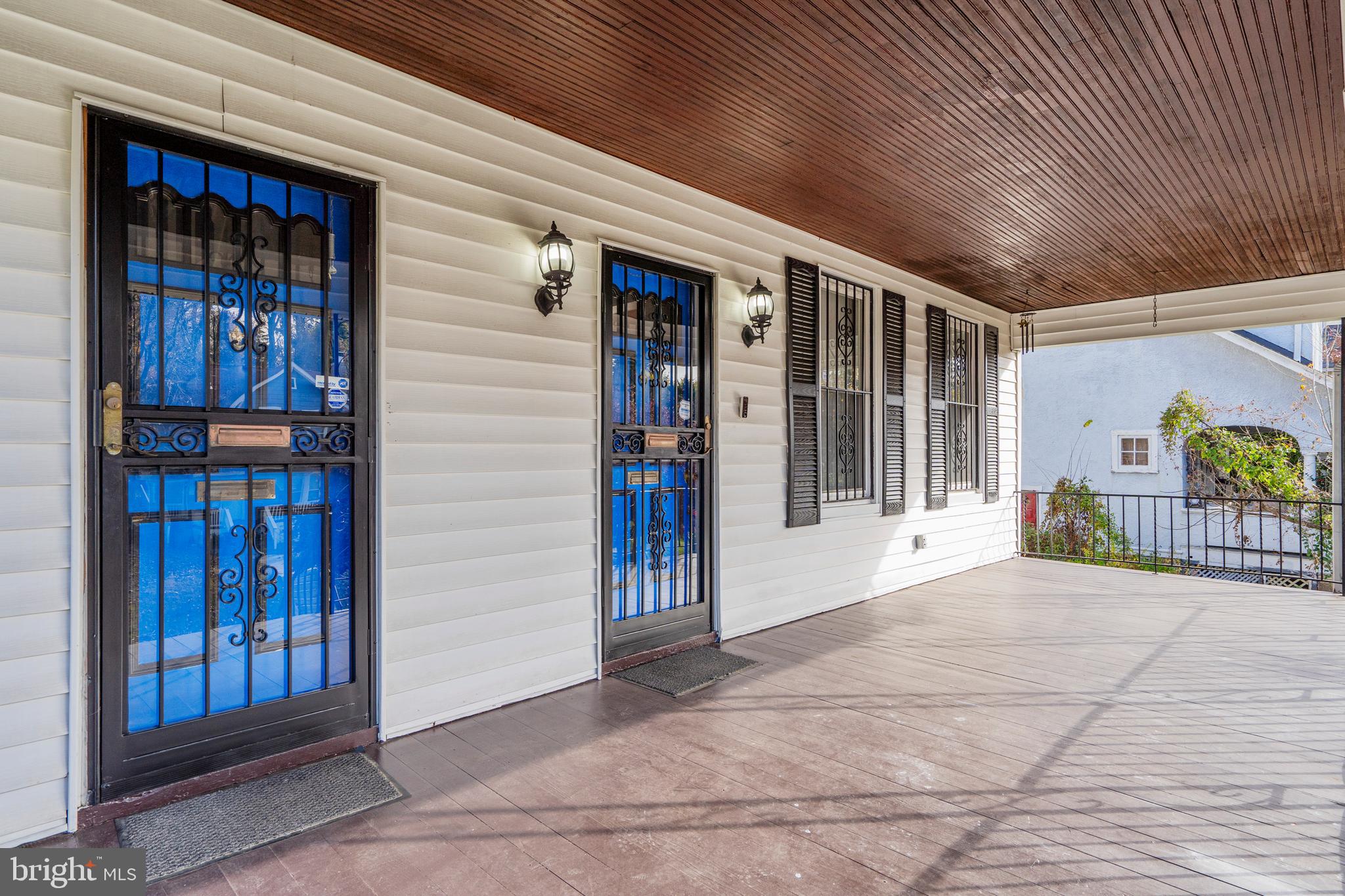 Warm and Inviting Entrance