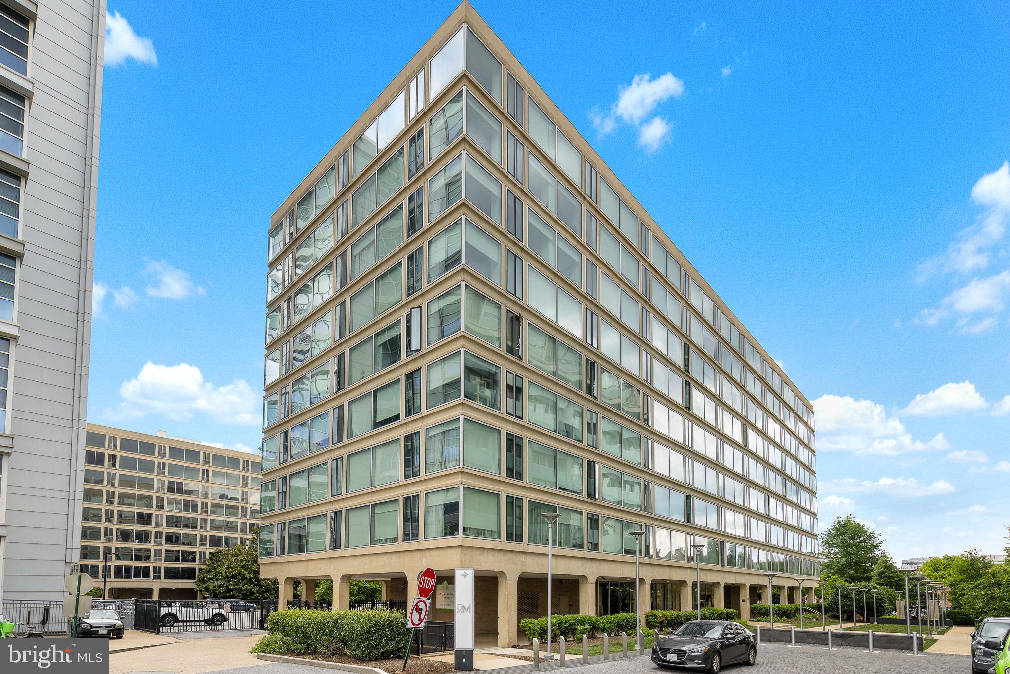 1101 3rd Street Southwest, Unit 312 Washington, DC 20024 - Photo 5 of 48 Waterfront Towers designed by architect I.M. Pei