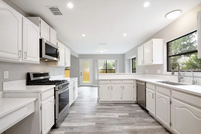 $2,250 | 14926 Eminence, San Antonio, TX 78248