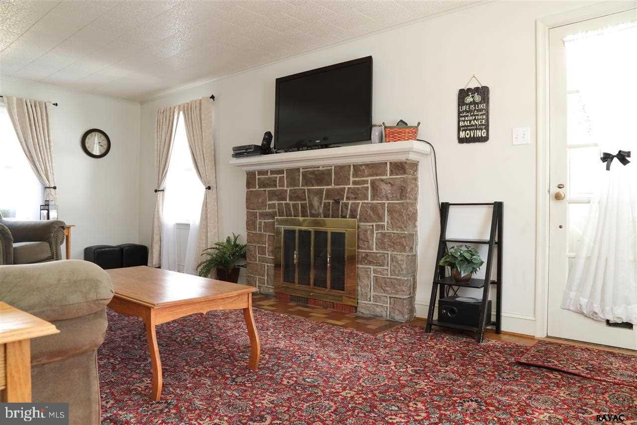 303 Creston Road York, PA 17403 - Photo 11 of 23 Gallery Image 11