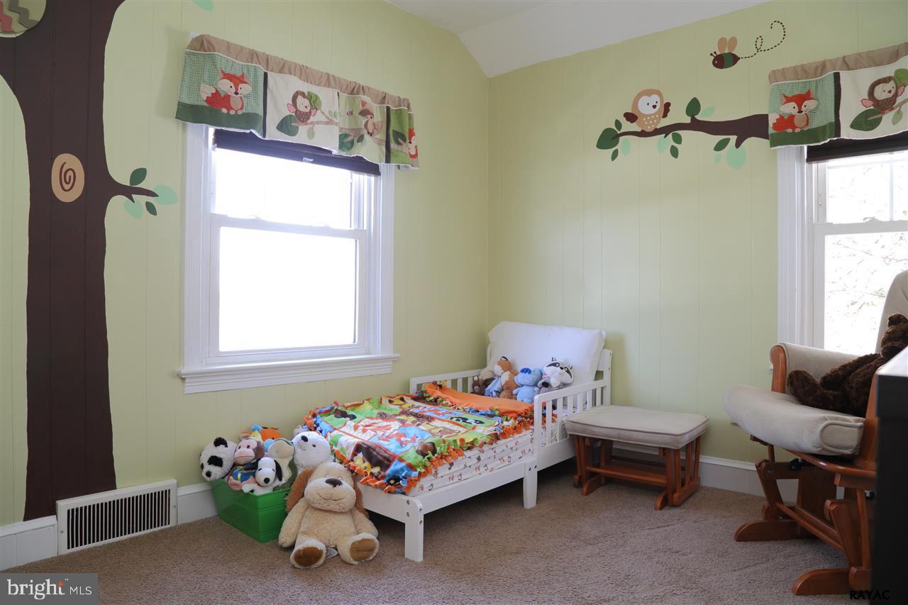 303 Creston Road York, PA 17403 - Photo 15 of 23 Gallery Image 15