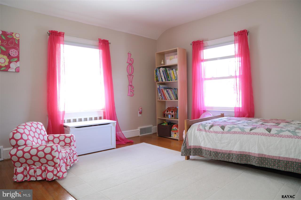 303 Creston Road York, PA 17403 - Photo 16 of 23 Gallery Image 16