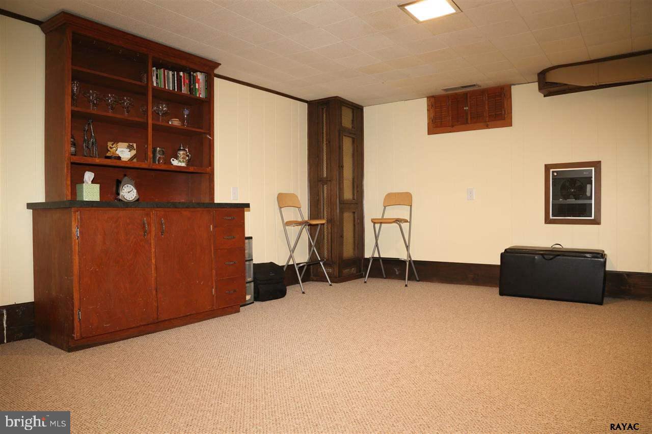 303 Creston Road York, PA 17403 - Photo 18 of 23 Gallery Image 18