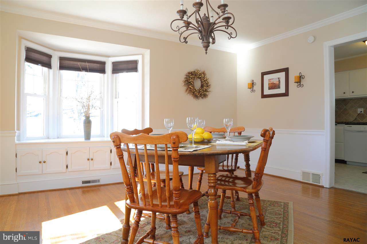303 Creston Road York, PA 17403 - Photo 6 of 23 Gallery Image 6