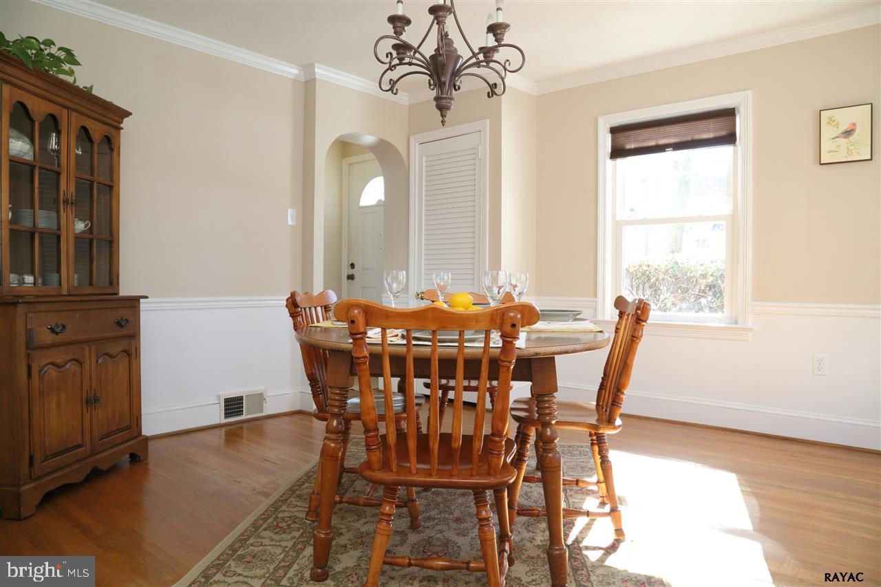 303 Creston Road York, PA 17403 - Photo 7 of 23 Gallery Image 7