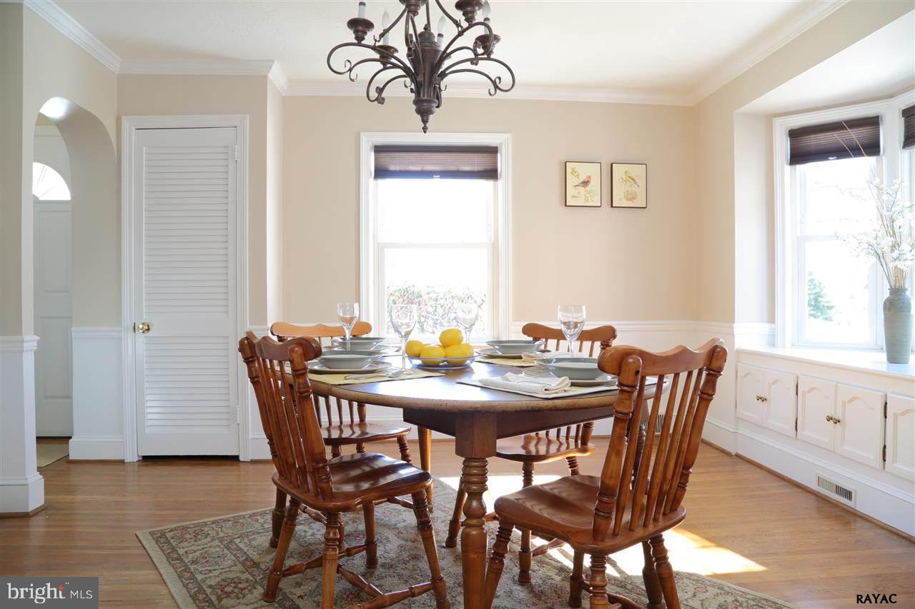 303 Creston Road York, PA 17403 - Photo 8 of 23 Gallery Image 8