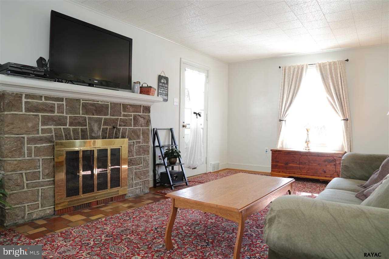 303 Creston Road York, PA 17403 - Photo 9 of 23 Gallery Image 9
