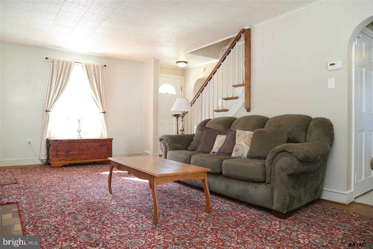 303 Creston Road York, PA 17403 - Photo 10 of 23 Gallery Image 10