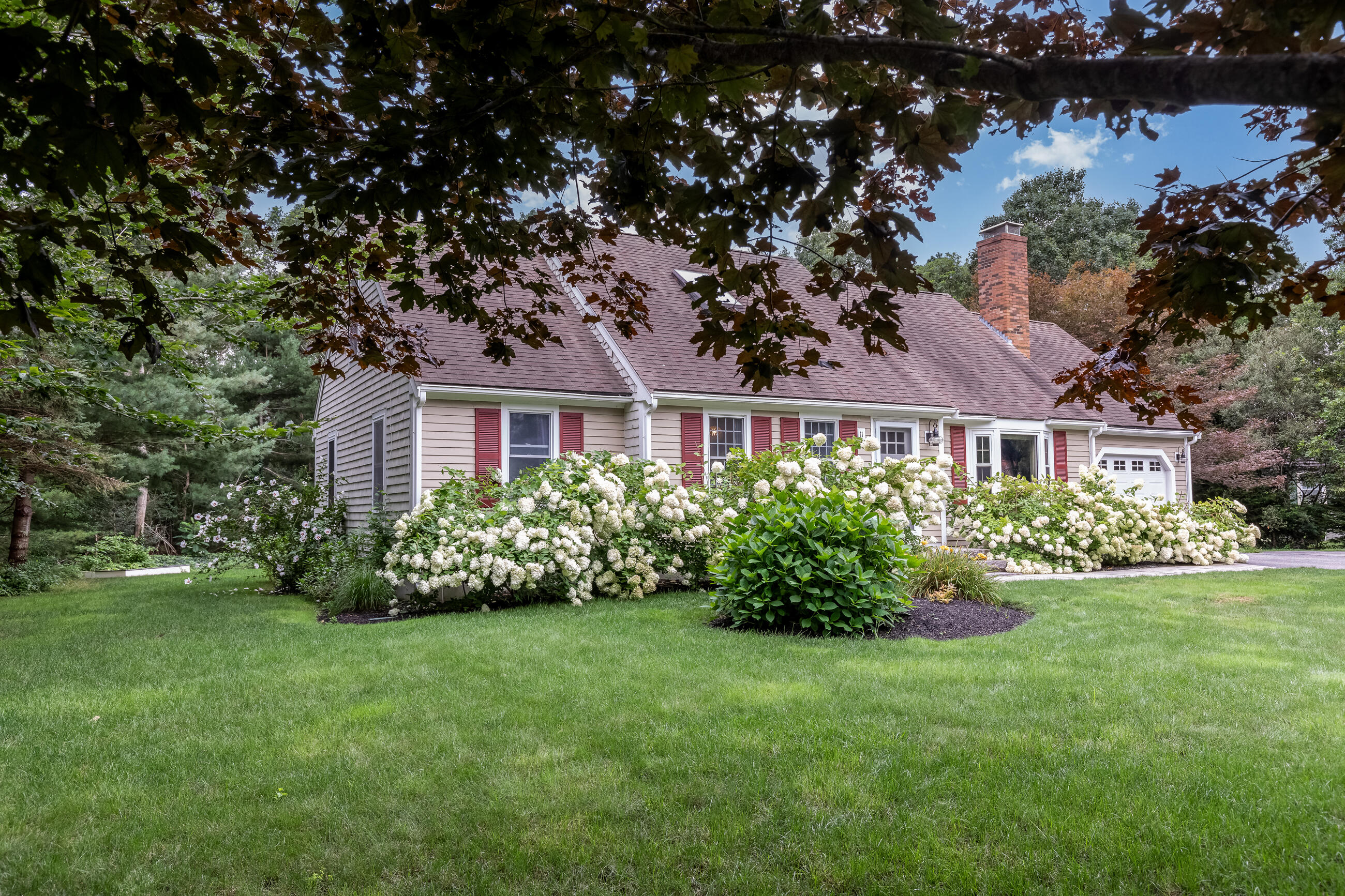 11 Sarah Lawrence Road Sandwich, MA 02563 - Photo 3 of 34 03