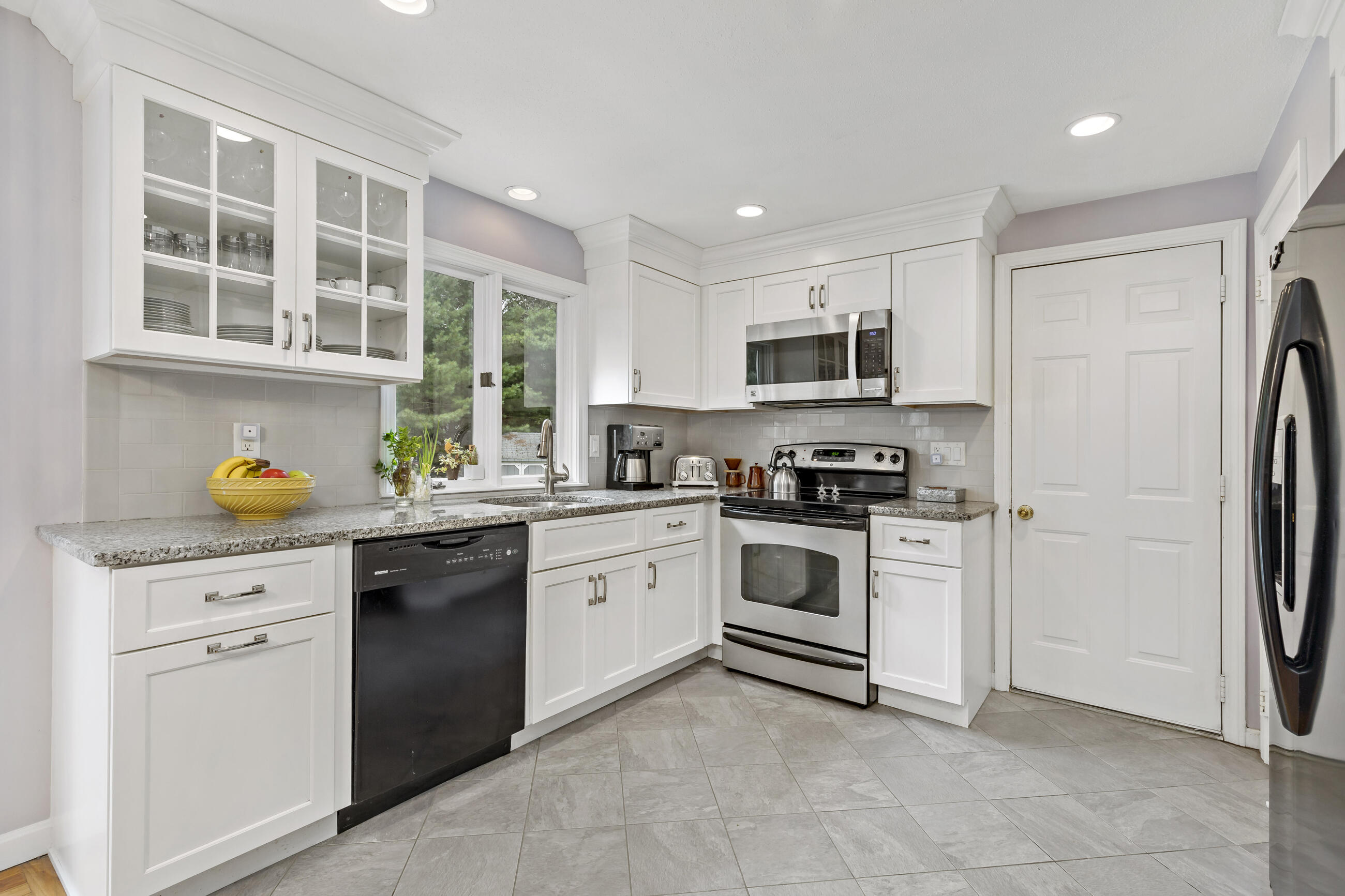 11 Sarah Lawrence Road Sandwich, MA 02563 - Photo 8 of 34 22