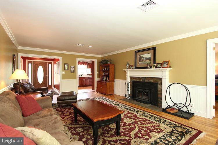 3301 Gregg Road Brookeville, MD 20833 - Photo 15 of 28 Living Room