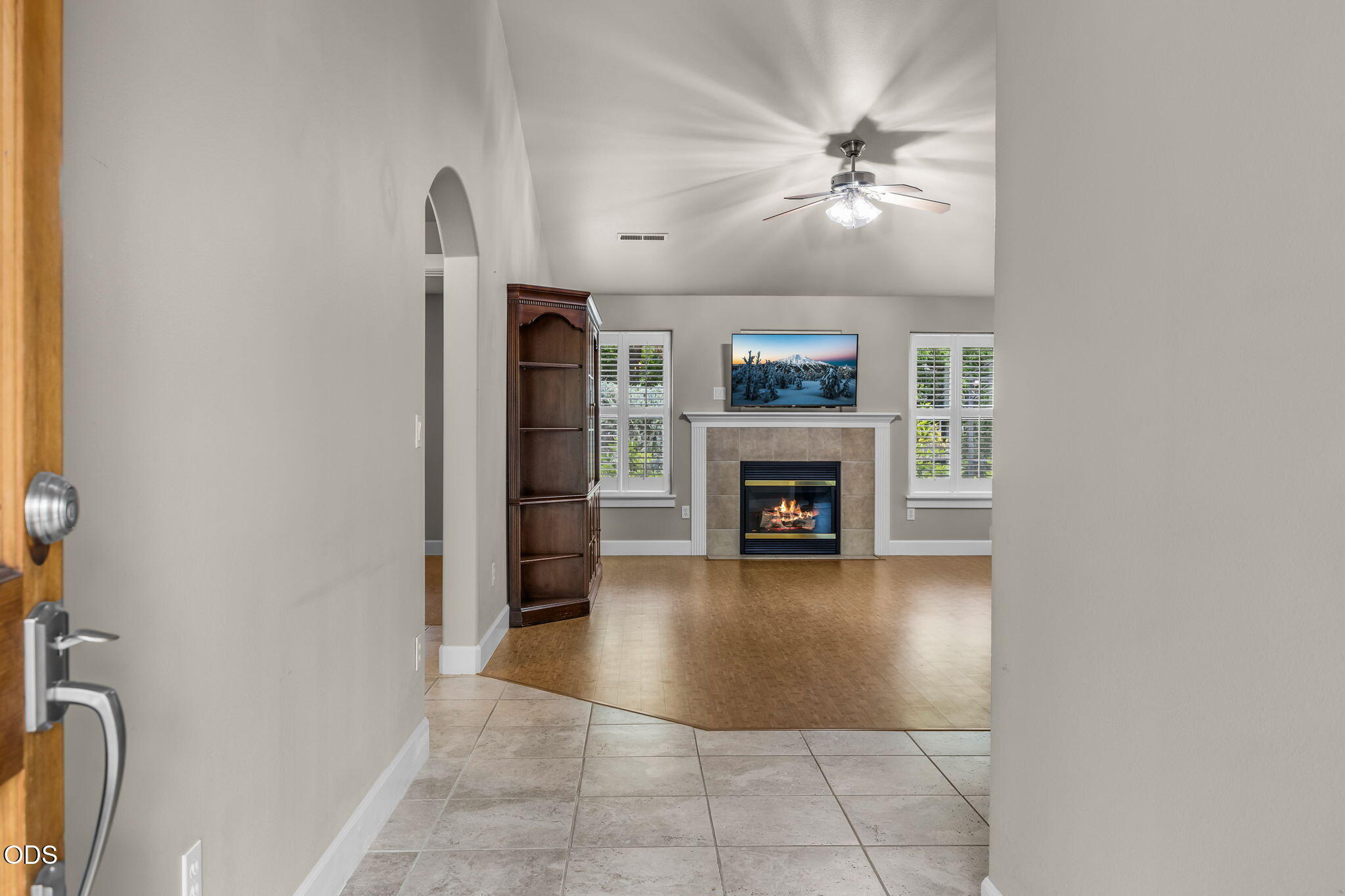 2041 Southwest Obsidian Avenue Redmond, OR 97756 - Photo 4 of 49
