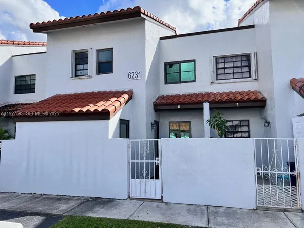 a house view with a outdoor space