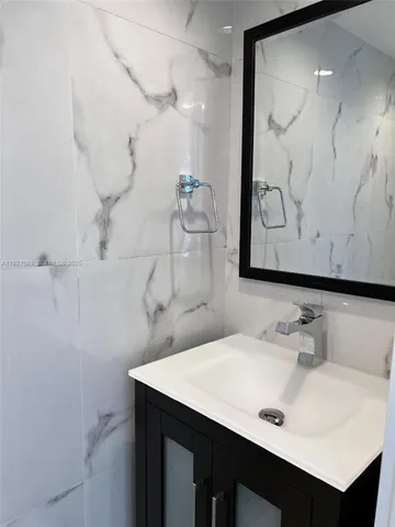 a view of empty room with window