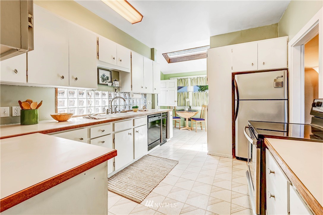 2203 North 65th Street Seattle, WA 98103 - Photo 12 of 19 Gallery Image 12