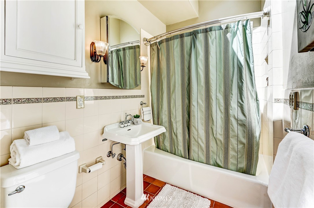2203 North 65th Street Seattle, WA 98103 - Photo 14 of 19 Gallery Image 14
