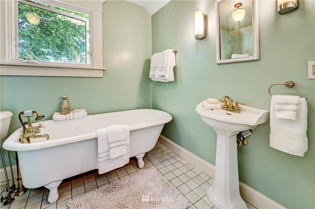 2203 North 65th Street Seattle, WA 98103 - Photo 17 of 19 Gallery Image 17