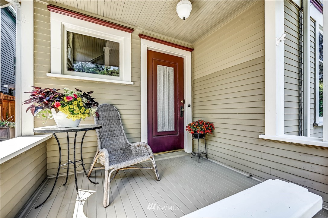 2203 North 65th Street Seattle, WA 98103 - Photo 3 of 19 Gallery Image 3
