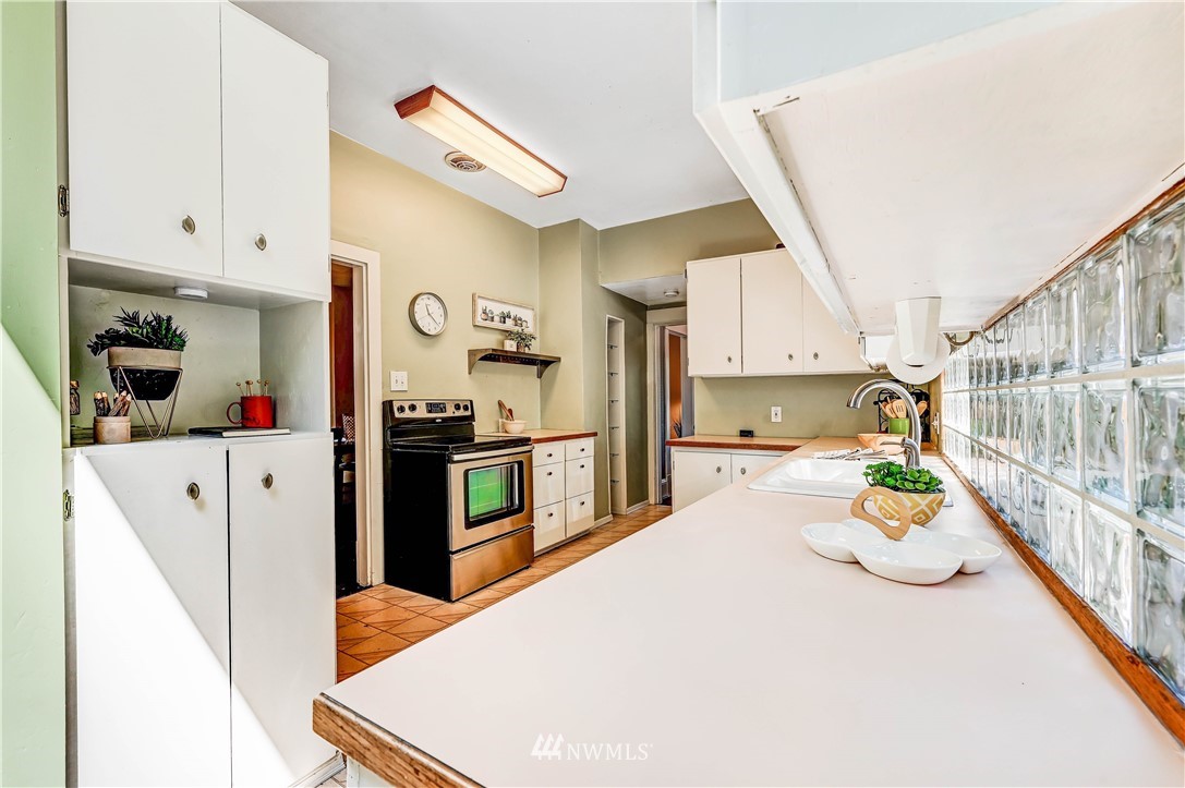 2203 North 65th Street Seattle, WA 98103 - Photo 10 of 19 Gallery Image 10