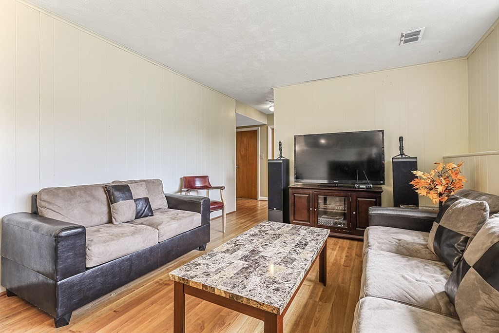 6 Phelps Road Framingham, MA 01702 - Photo 6 of 33 Gallery Image 6