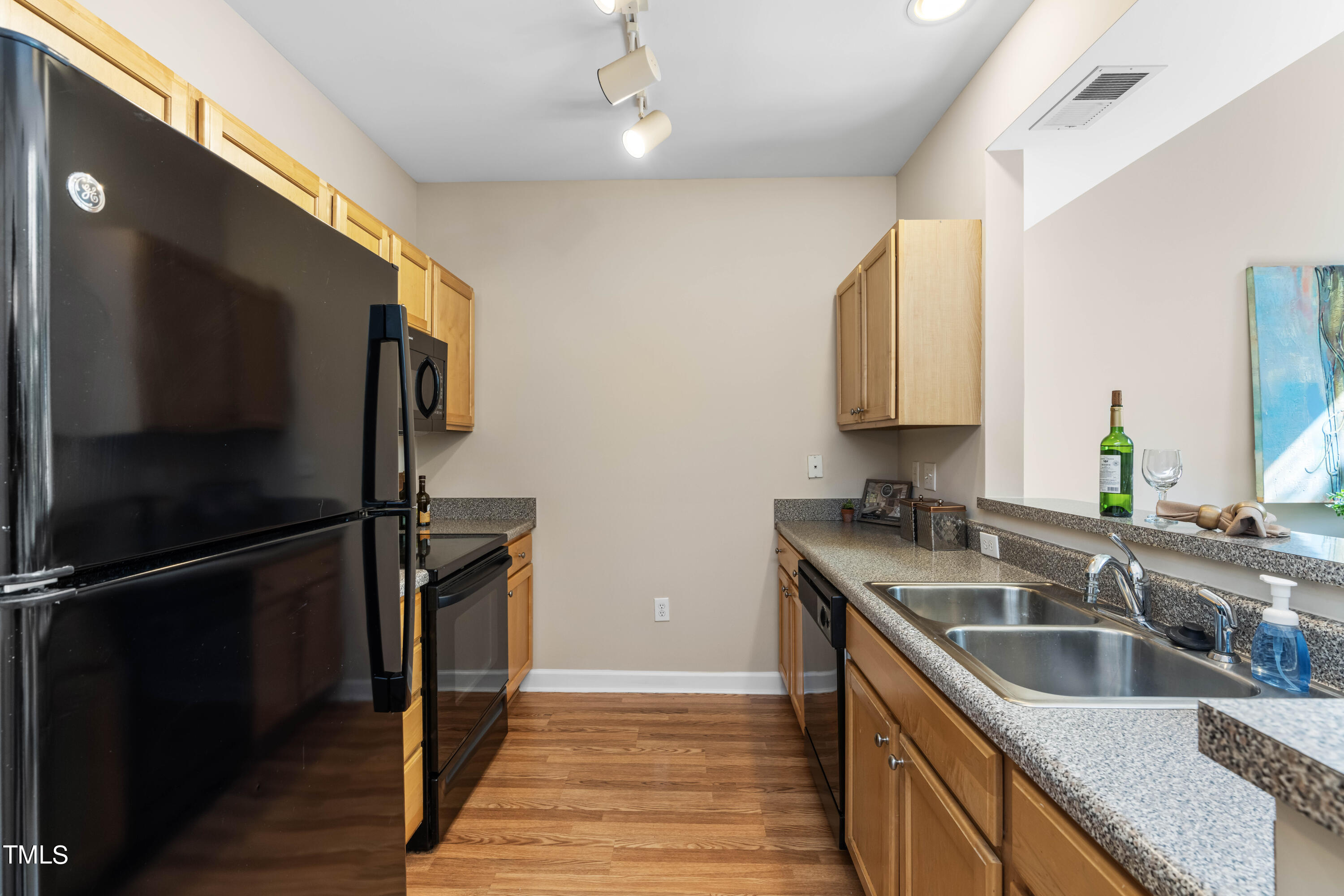 200 South Dawson Street, Unit 106 Raleigh, NC 27601 - Photo 10 of 26 DSC00527
