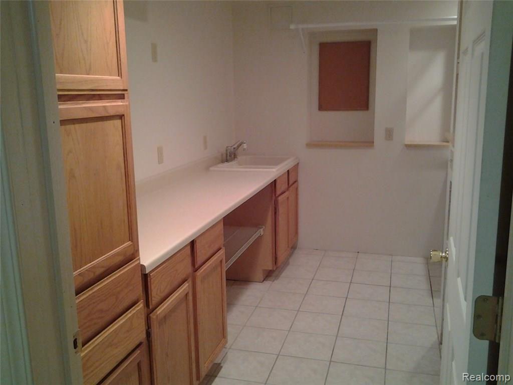 2383 East Maple Road Troy, MI 48083 - Photo 18 of 35 20160413_183213.jpg