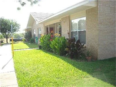 $676 | 404 Medina Street, Cotulla, TX 78014