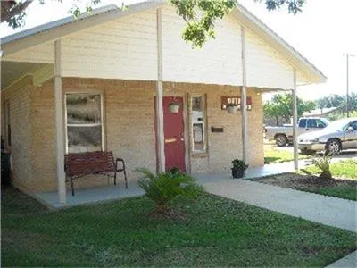$676 | 404 Medina Street, Cotulla, TX 78014