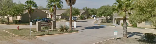 $676 | 404 Medina Street, Cotulla, TX 78014