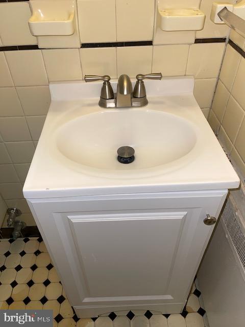 1727 Massachusetts Avenue Northwest, Unit 312 Washington, DC 20036 - Photo 9 of 12 Vanity