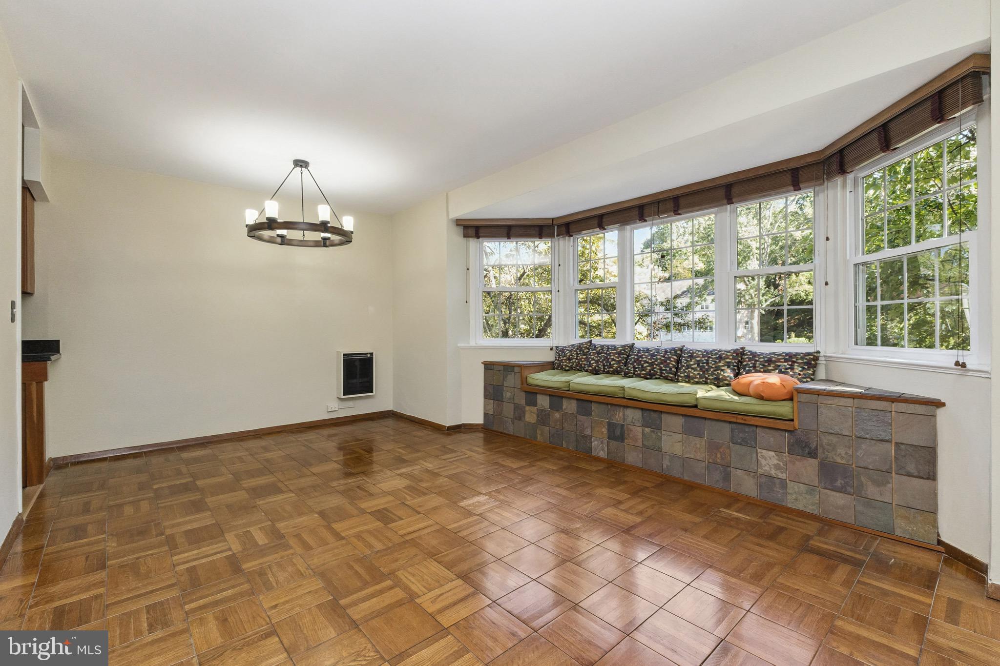 1609 Preston Road Alexandria, VA 22302 - Photo 16 of 34 a living room with a large window
