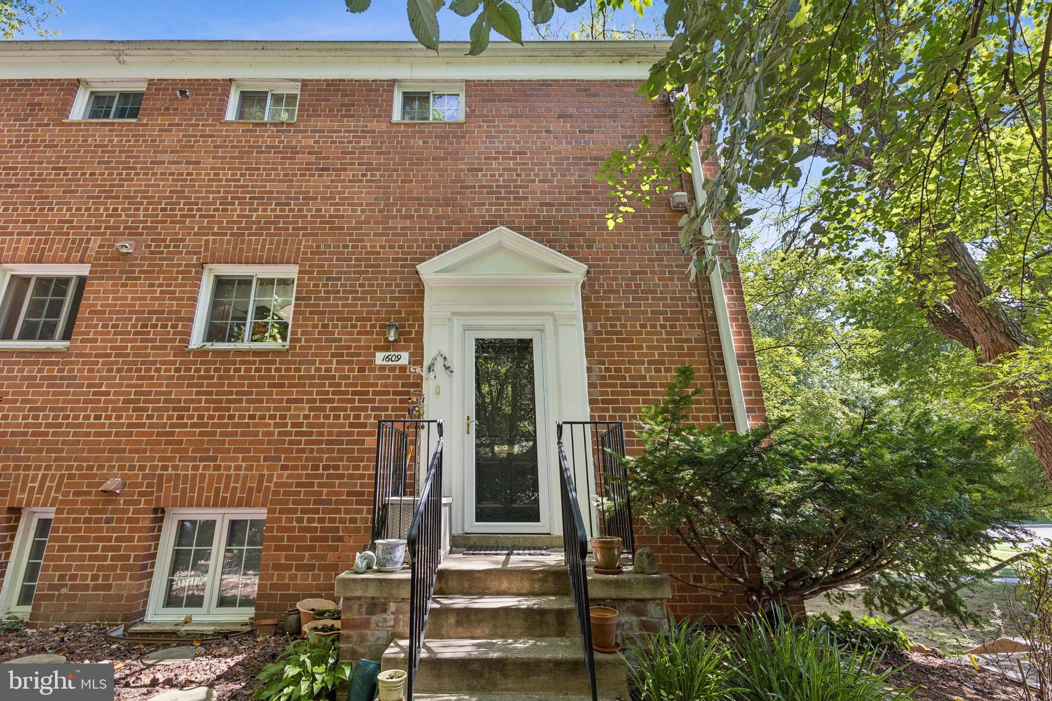 1609 Preston Road Alexandria, VA 22302 - Photo 3 of 34 a front view of a house with a garden