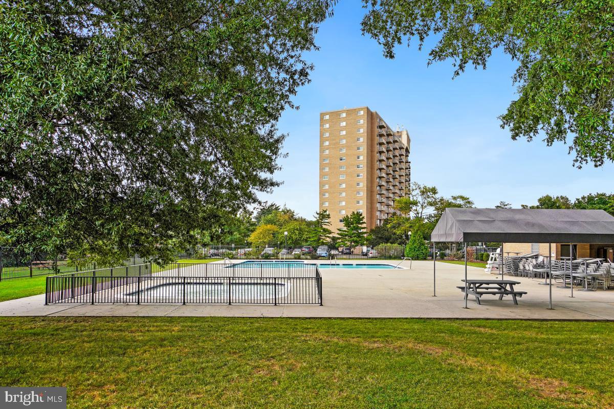 1609 Preston Road Alexandria, VA 22302 - Photo 32 of 34 a view of a swimming pool with a yard