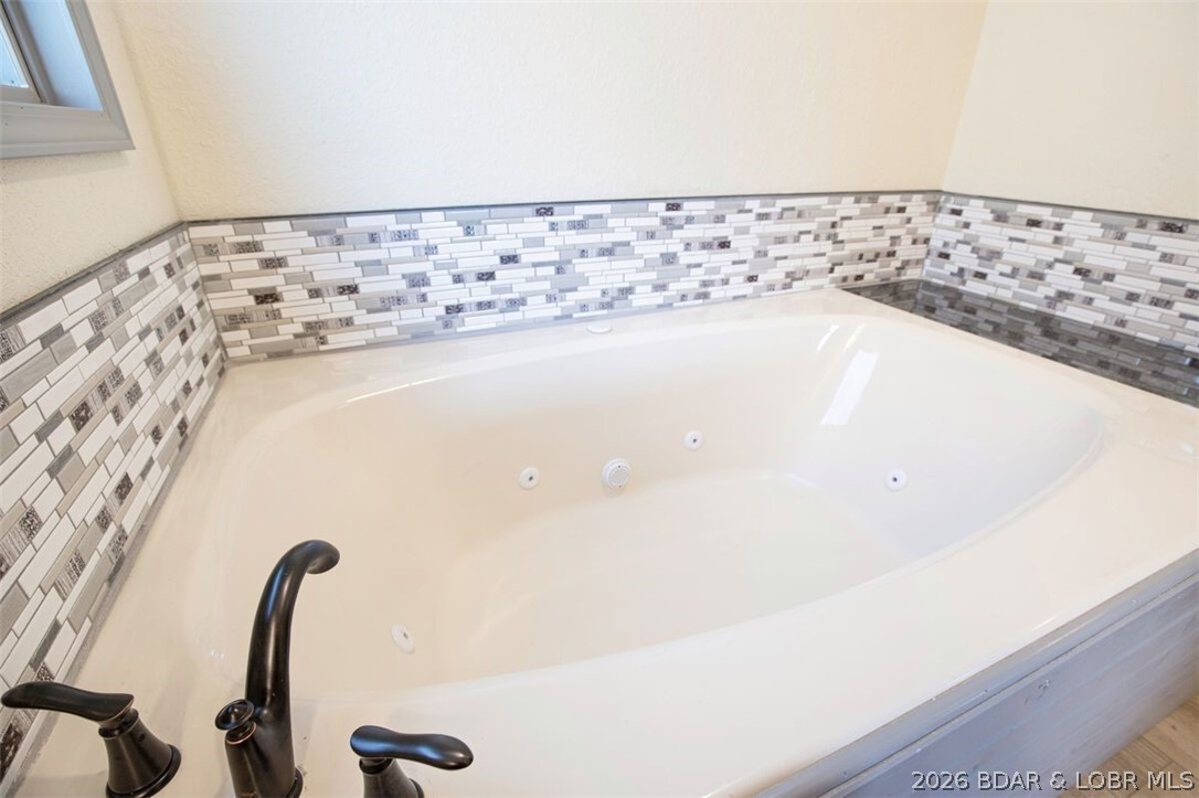 472 Jupiter Road Camdenton, MO 65020 - Photo 25 of 59 imagine a bubble bath here!