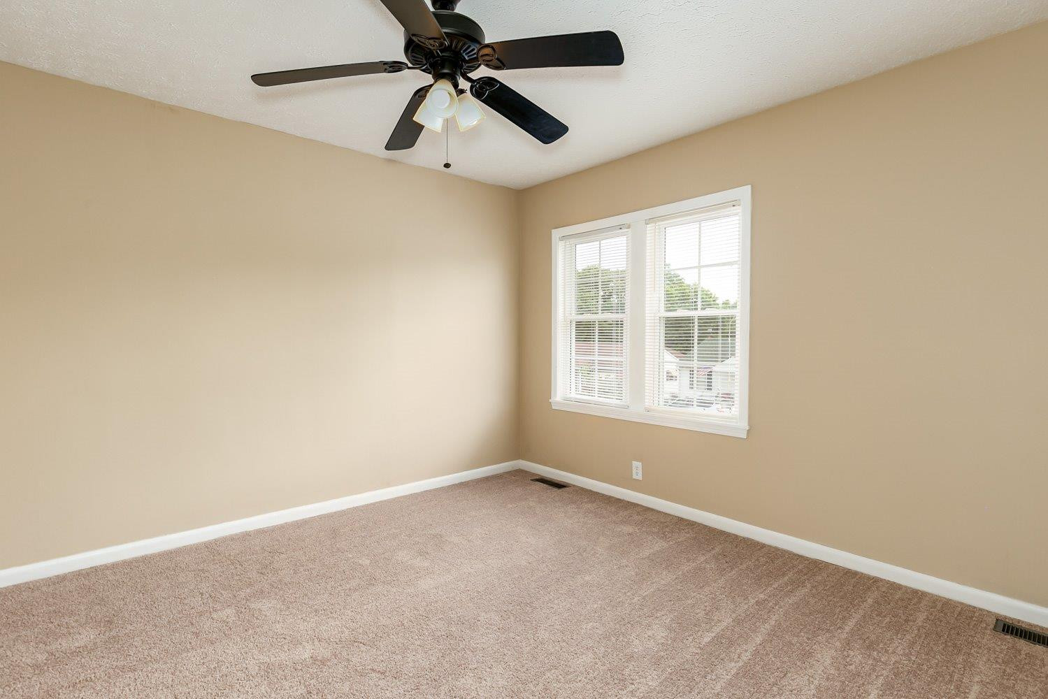 216 Locust Grove Road Winchester, KY 40391 - Photo 16 of 31 Listing Photo