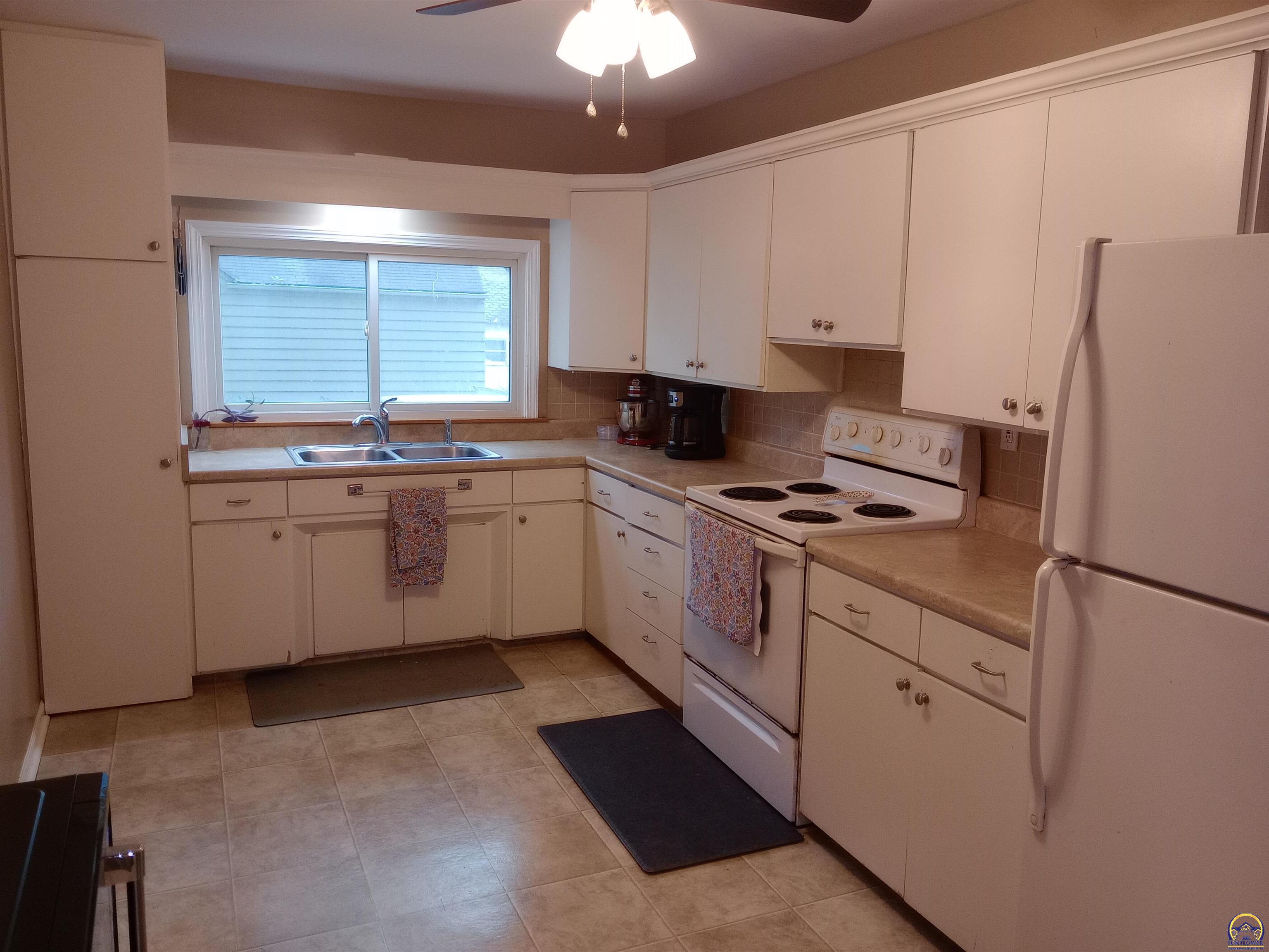 220 Northeast Lyman Road Topeka, KS 66608 - Photo 4 of 14