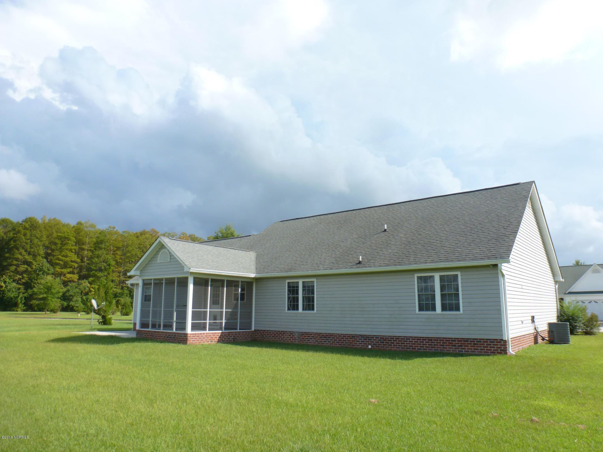 302 Conner Grant Road New Bern, NC 28562 - Photo 4 of 36 Deep backyard