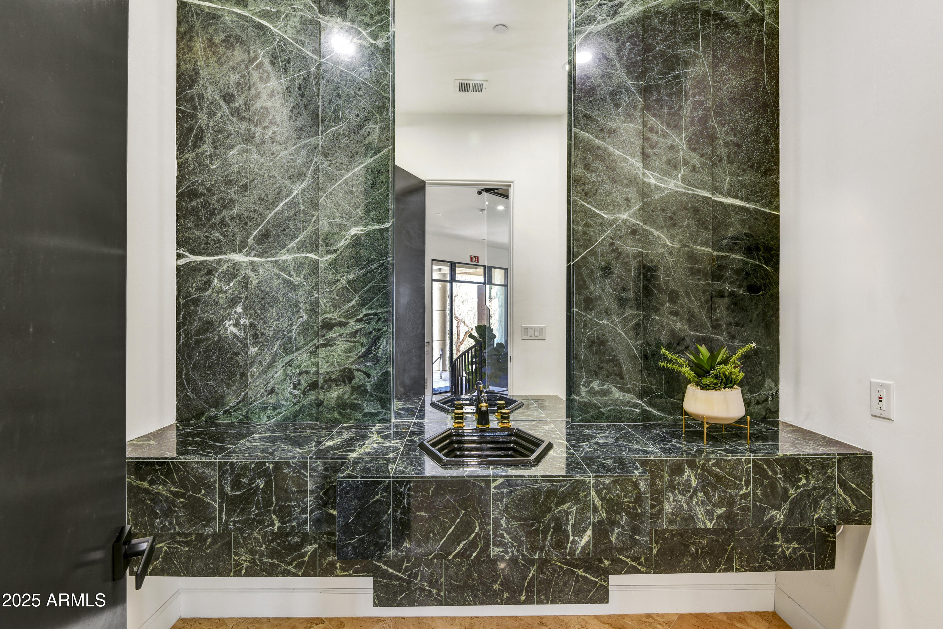 8812 East Palm Lane Mesa, AZ 85207 - Photo 25 of 37 23-106949632