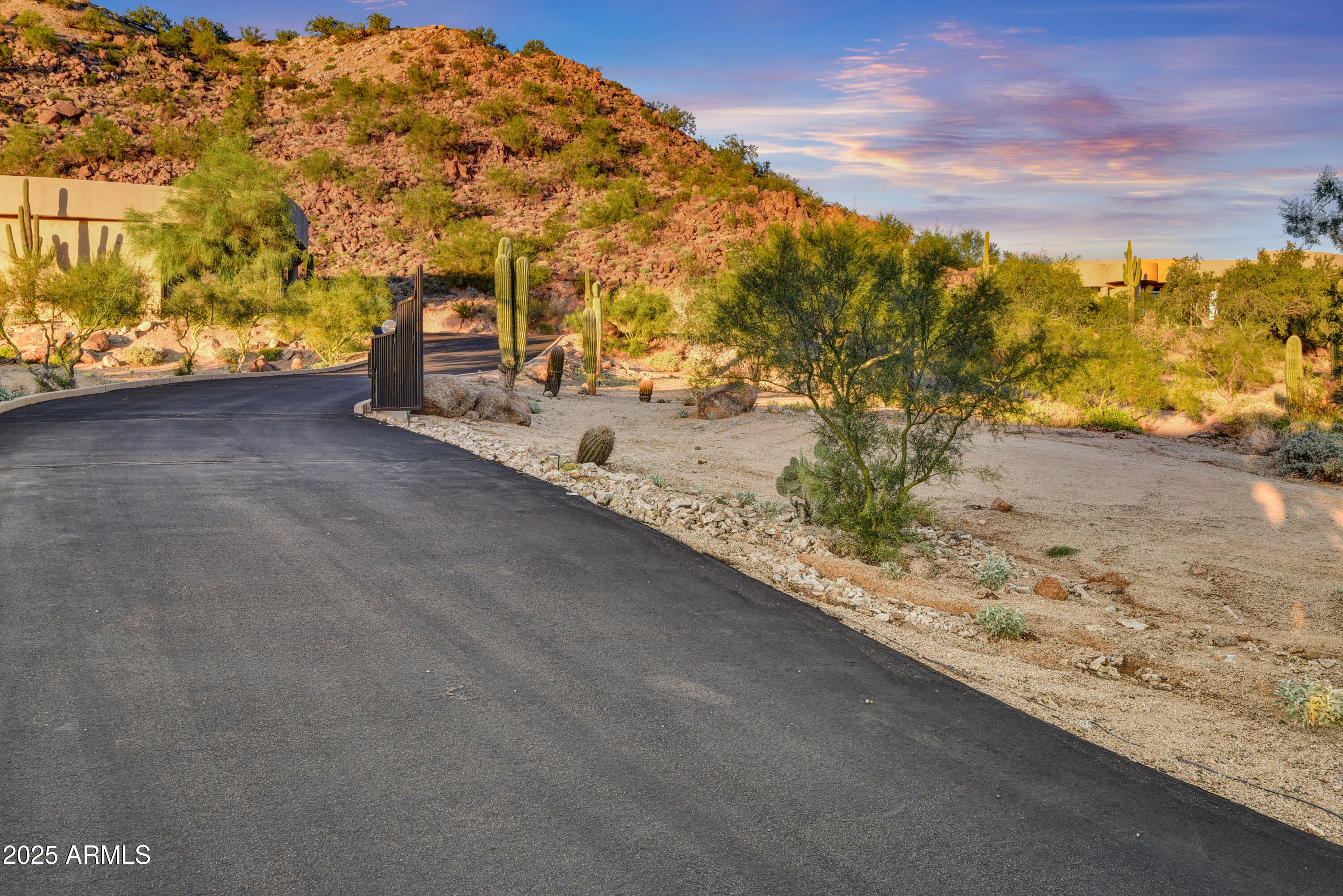 8812 East Palm Lane Mesa, AZ 85207 - Photo 8 of 37 Privately Gated