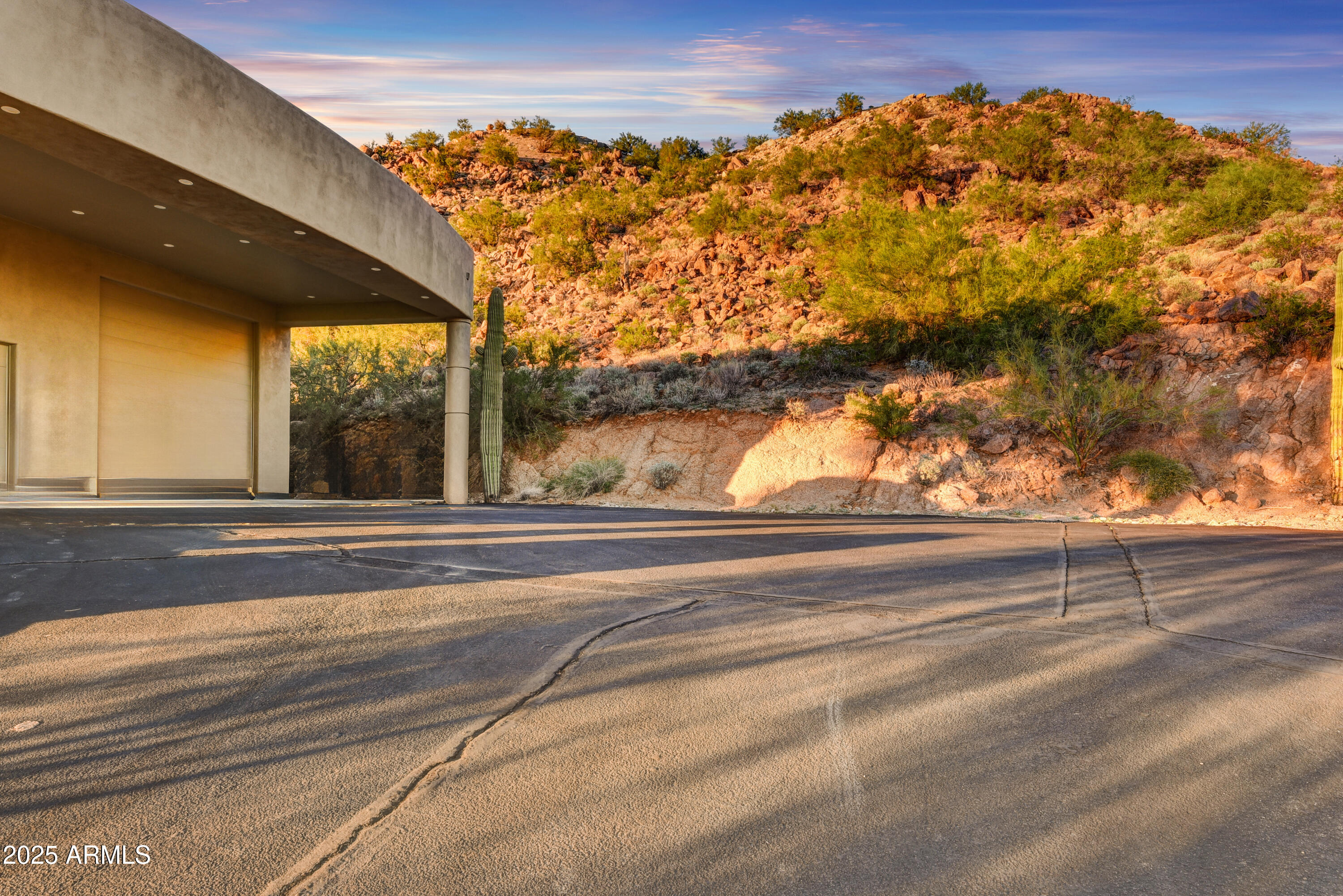 8812 East Palm Lane Mesa, AZ 85207 - Photo 9 of 37 13 Garage Spots