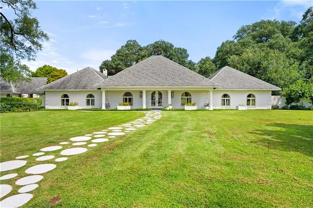 $1,399,000 | 1900 Eden Oak Drive, Alexandria, LA 71301