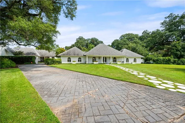 $1,399,000 | 1900 Eden Oak Drive, Alexandria, LA 71301