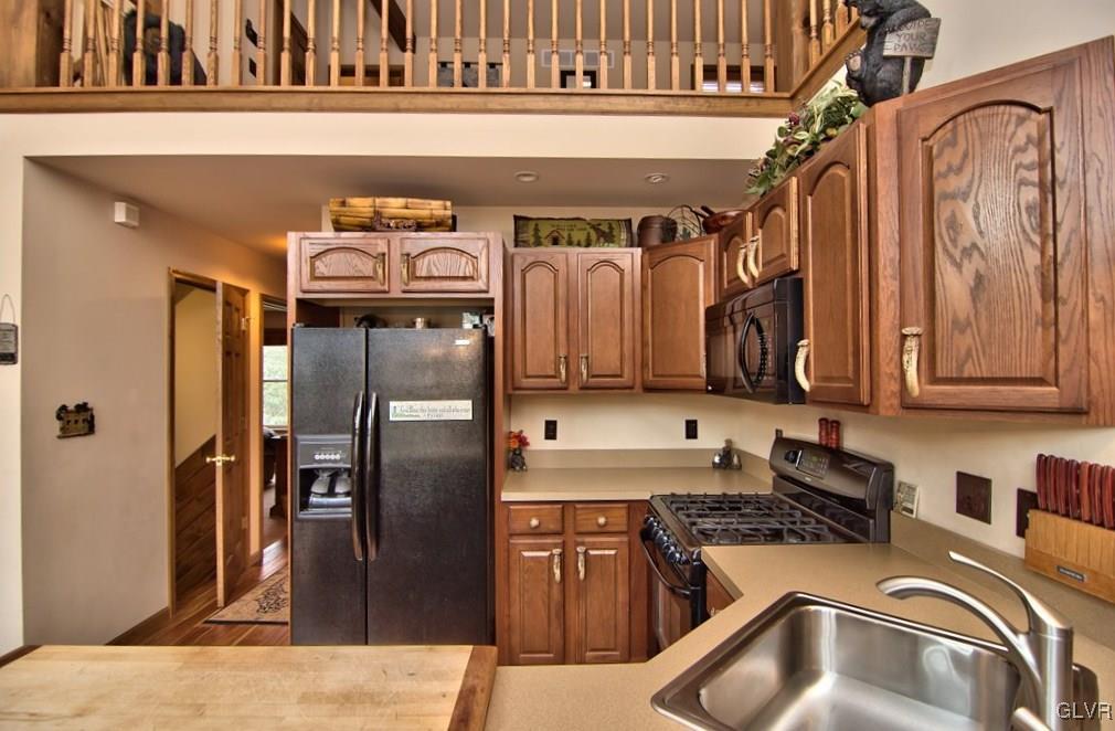 95 Rhododendron Road Jim Thorpe, PA 18229 - Photo 14 of 50 All appliances are included in this well appointed