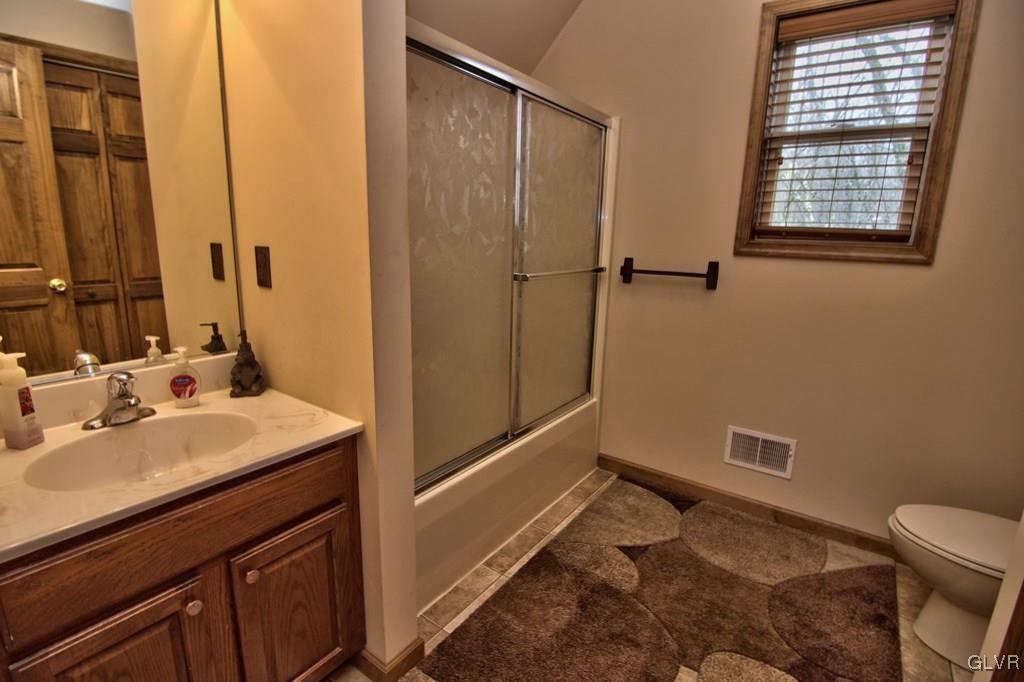 95 Rhododendron Road Jim Thorpe, PA 18229 - Photo 31 of 50 The Master Bath boasts a full tub w/ glass doors,