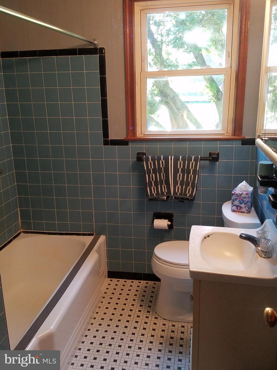 3008 Enterprise Road Bowie, MD 20721 - Photo 13 of 23 3008 Enterprise Rd! Main Lvl Classic Tile Bath!