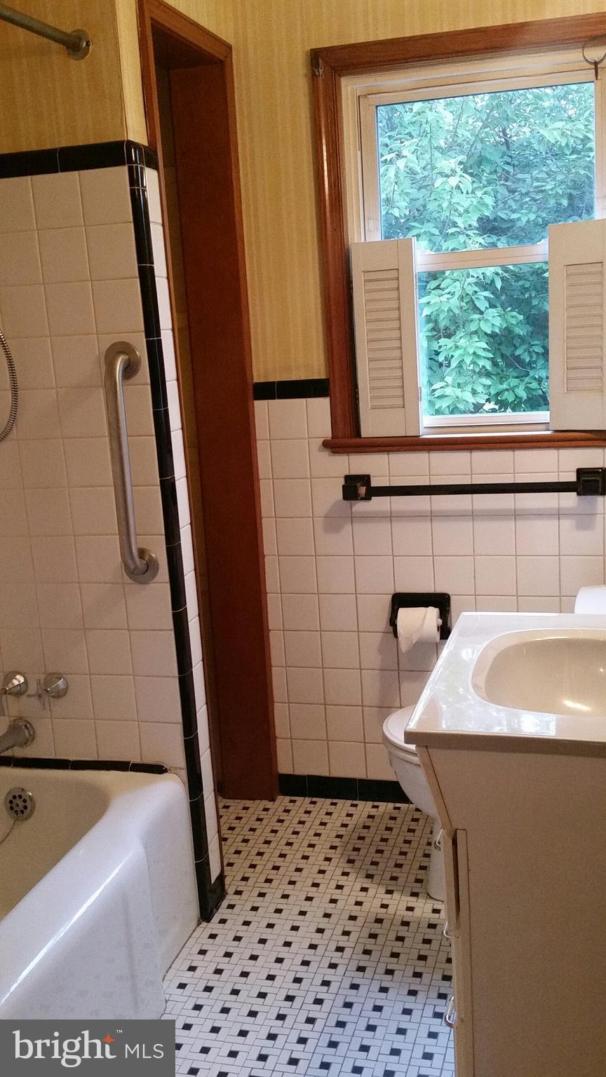 3008 Enterprise Road Bowie, MD 20721 - Photo 18 of 23 3008 Enterprise Rd! Upper Lvl Classic Tile Bath!